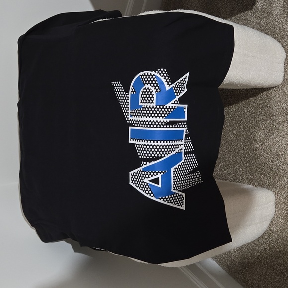 Brand new Nike Air T shirt available Large fit. - Picture 2 of 3